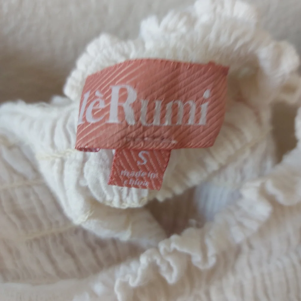 *Le Rumi Smocked White Puffed Long Sleeve Cropped Top Size Small Boho Bridgerton